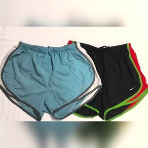 2 womens sz MEDIUM NIKE Shorts